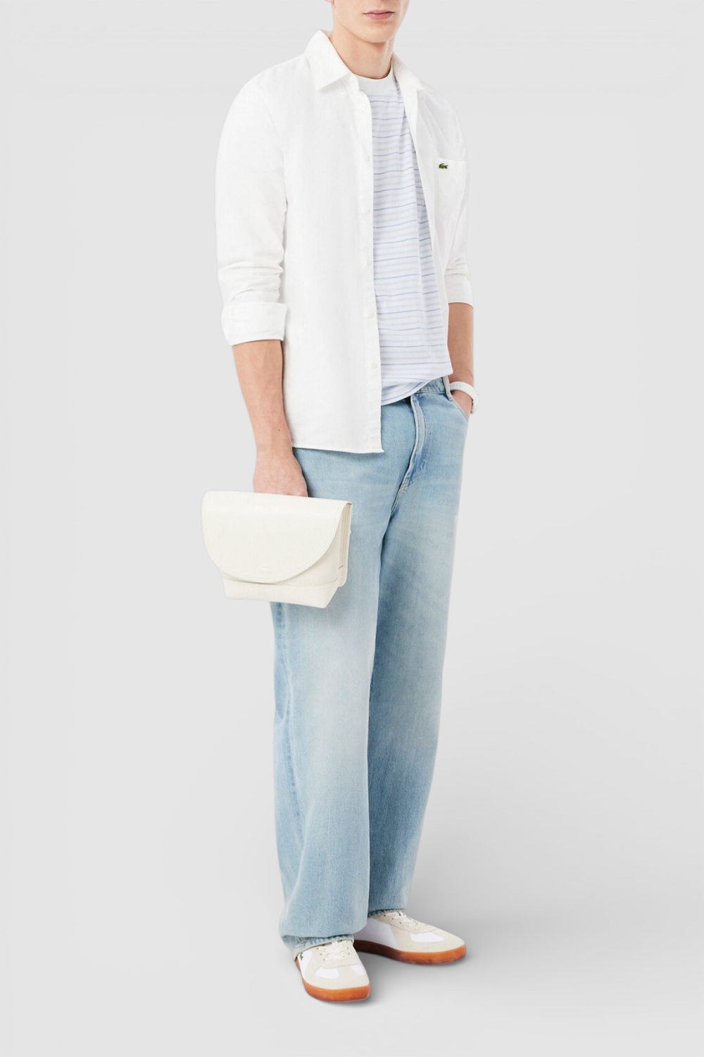 תמונת כל הלוק של חולצת טי